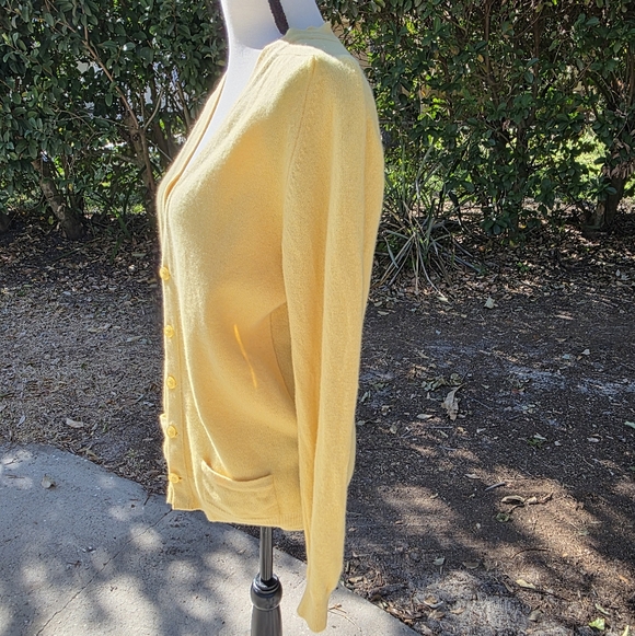 Yellow 100% Scotish Wool Cardigan Sweater Size M - Picture 2 of 4
